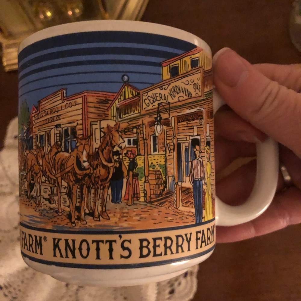 Extremely Rare Vintage Knott’s Berry Farm Mug- 480 *mug deal $25 or $20 w/offer